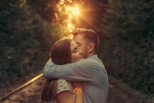Sapevate che il modo in cui abbracciamo ha un significato?