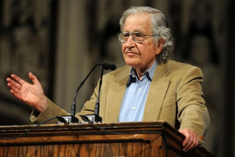 La mia famiglia non conosce Noam Chomsky