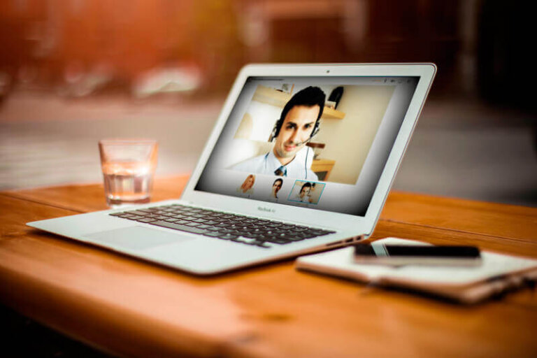 5 vantaggi di scegliere uno psicologo online