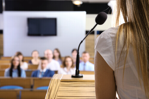 3 strategie per superare la paura di parlare in pubblico