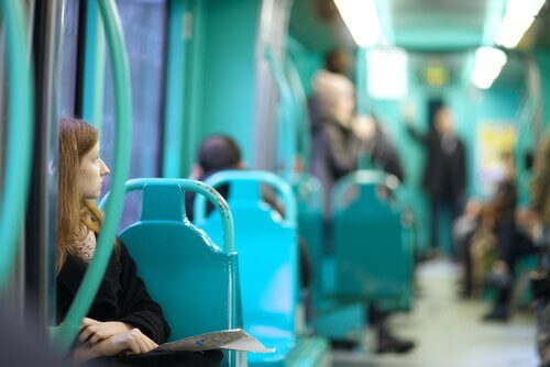 Effetto spettatore: quando nessuno aiuta una persona in pericolo