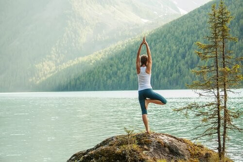 Canalizzare l'energia con lo yoga: 5 posizioni