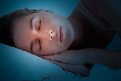 Cosa fa il cervello mentre dormiamo?