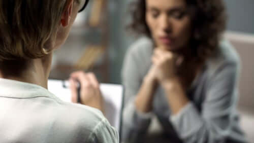 Le donne studiano psicologia più degli uomini