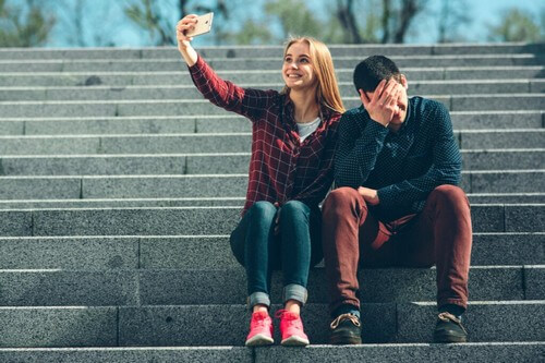 Distanza patologica tra chi siamo e come ci mostriamo