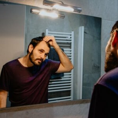 Falacrofobia: sintomi, cause e trattamenti