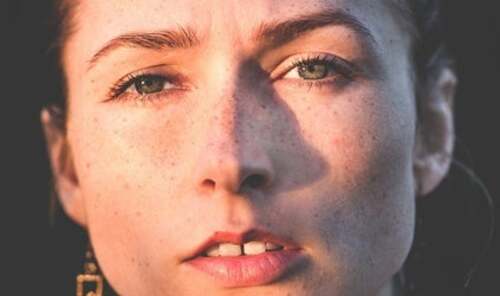 Donne psicopatiche: come si comportano?