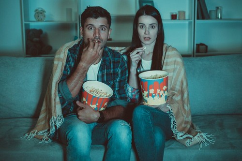 Dipendenza da serie TV: un (lucroso) stile di vita