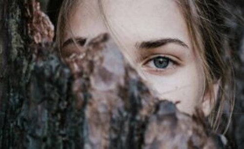 Persone che parlano poco