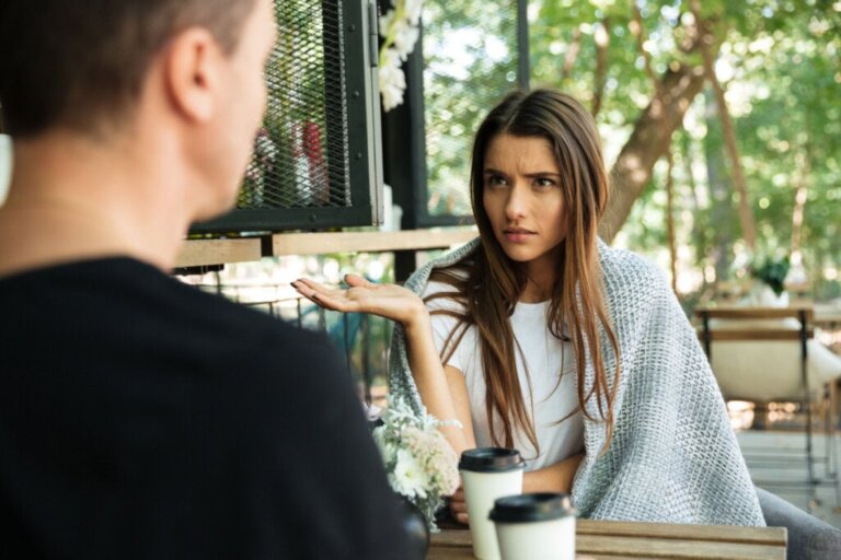 Persone che mentono inutilmente: perché lo fanno?