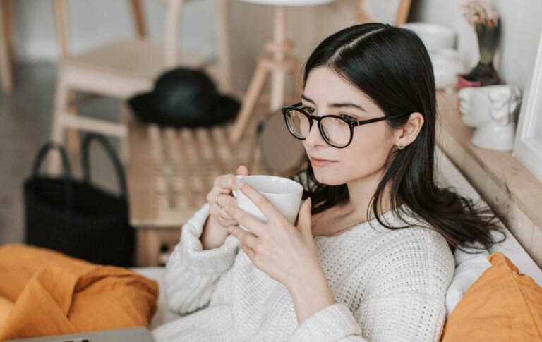 Le persone brillanti a volte fingono di non esserlo?