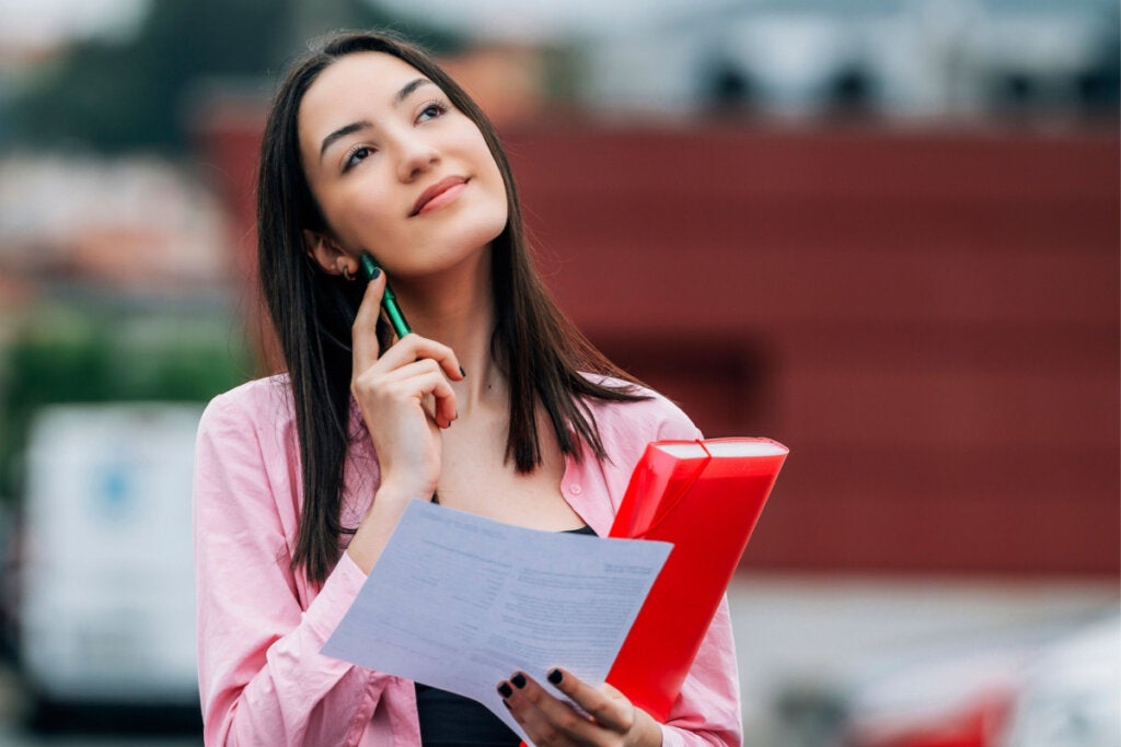 101 Cose che Ogni Ragazza Dovrebbe Sapere: Consigli e Abilità di Vita  Importanti per Ragazze Adolescenti! Come vivere in modo salutare, avviare  una carriera brillante, cambiare lampadine e molto altro : Romano