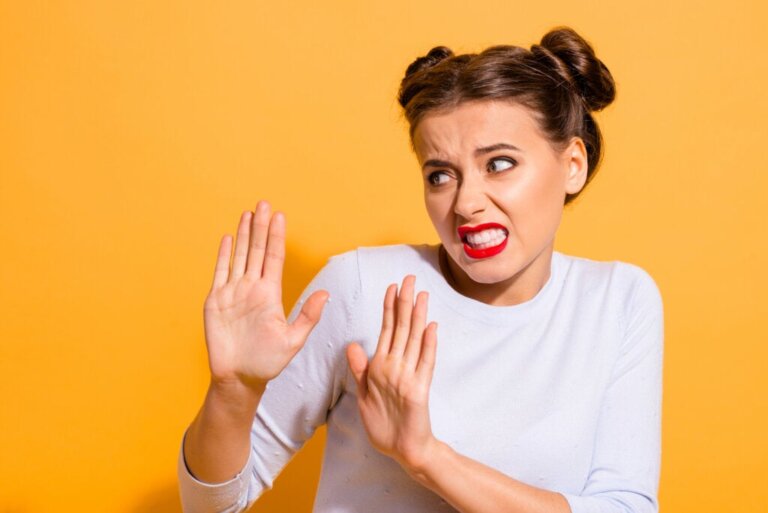 Deflessione nel meccanismo di difesa di evitamento